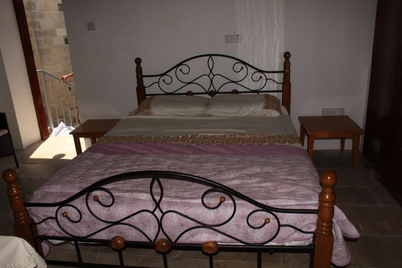 Georgia'S House Bed and Breakfast Fyti Exteriör bild
