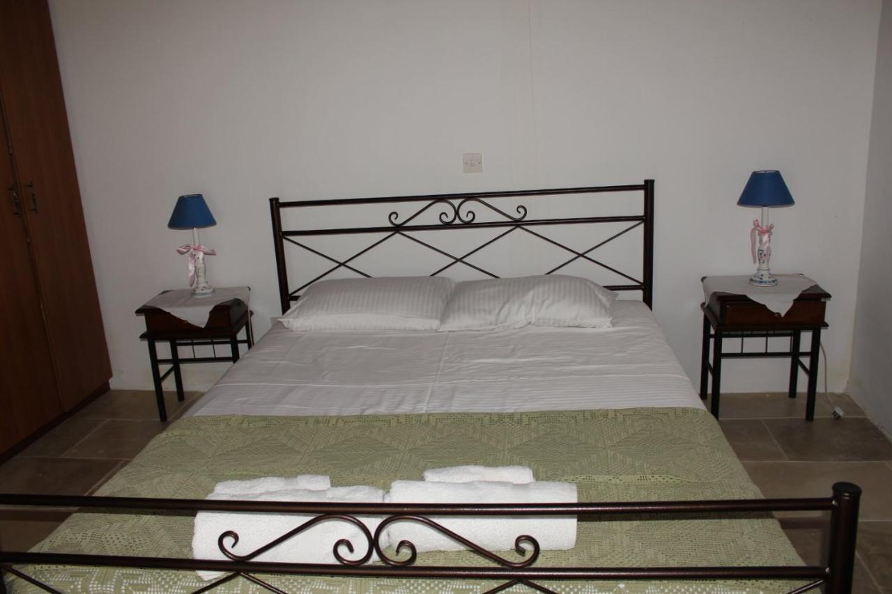 Georgia'S House Bed and Breakfast Fyti Exteriör bild